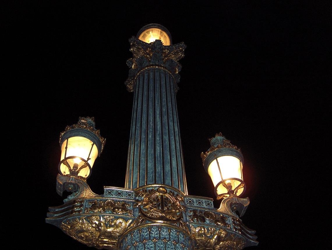 A street lamp at Place de la Concorde